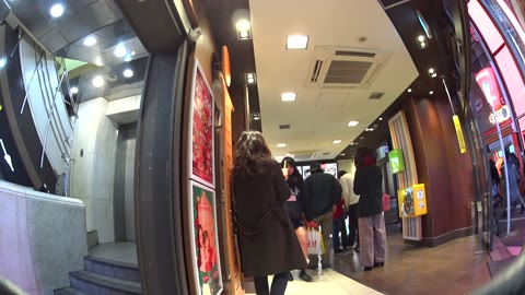         イマドキ制服K！！！マ◯クで最高のお尻でパンモロ！！4K
    