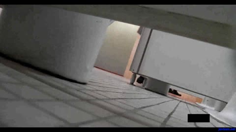         潜伏女子トイレ。ぽっきー脚の制服ぴゅあJK
    