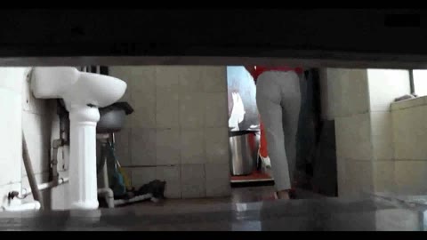         すらっとした美脚。細身で綺麗な女の子たちをおま〇こ激接写で覗き見
    