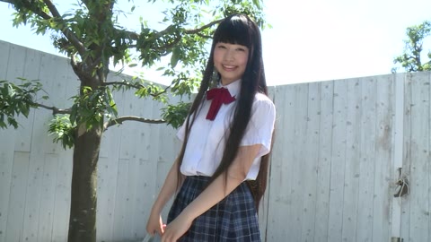         すべすべの若肌・無邪気なAI**ちゃん。露出度の高い衣装でイメージ撮影
    