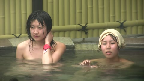         潜入!!人気のSPA。笑顔が素敵な湯乙女美人を激写
    