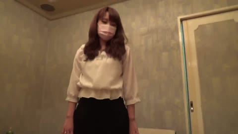         実は欲求不満だったキャバ嬢を巧みさそいホテルでSEX成功
    