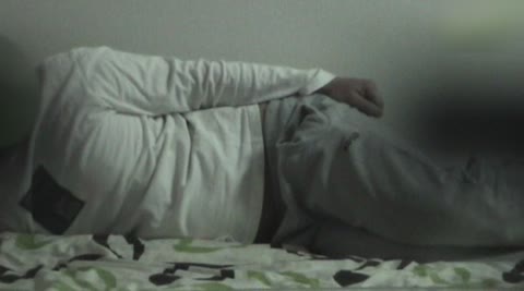         タトゥの入った男が淫らな娘とフェラ・正常位・バックで突きまくる
    