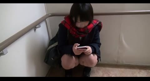         可愛すぎる制服JKが裏路地でこっそりとサービスしてくれました
    