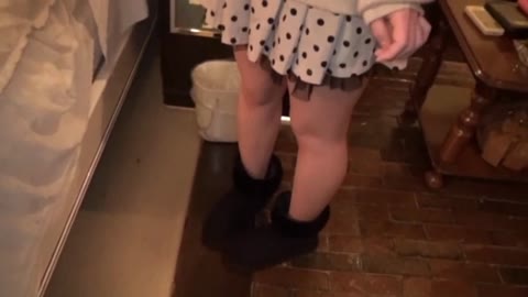         １８歳なりたて。あどけなさ残る少女CHI**ちゃんと変態生ＳＥＸ
    