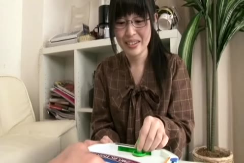         本当はスケベな眼鏡っ娘。地味な外見の裏側。中身はエロ痴女でした
    