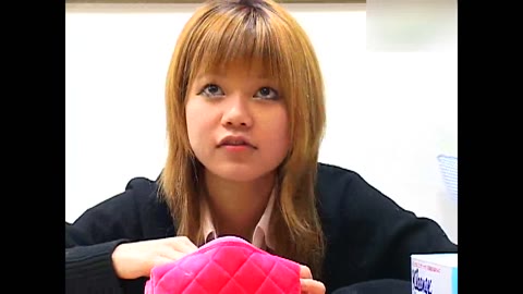         援●交際で処女喪失。出逢ったばかりの紳士っぽいオジサンに大量中出しされる
    