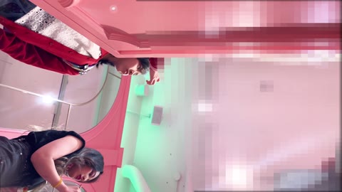         エロギャルコスメ店員の超絶前屈み。
    