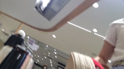         ショップ店員#77 イマドキな美人お姉さんの無防備なスカート内！
    