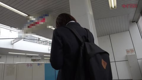         【電車チカン】★顔出し制服J○★正統派の王道美少女に車内と駅トイレでの膣内射精2連発
    