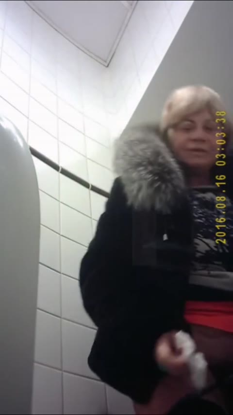         白人熟女トイレ１０
    