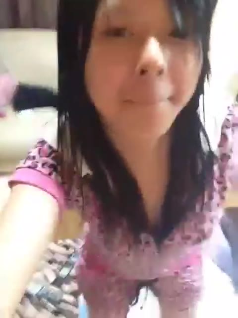         オナ最中に”ピンポーン”でも潮が溢れ出してる・・・
    