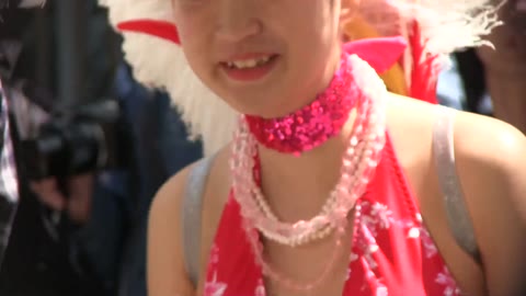         （PC/携帯対応）レースクイーンにいそうな超美女がおっぱいダンス！！
    