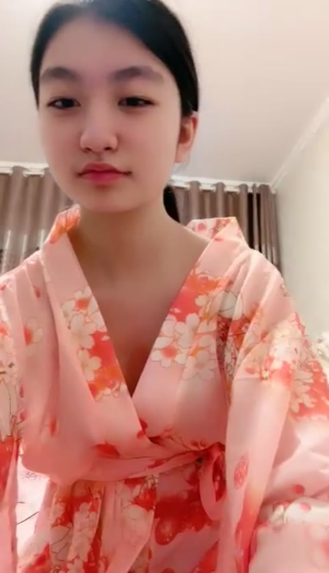         20時間〜魅力的な女子校生〜【シャオハンのハン】超美乳！小道具を使ったオナニー
    