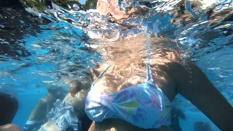         巨乳〇Kの乳揺れin水中
    