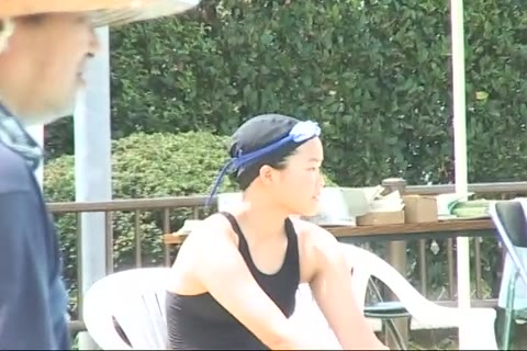         食い込む競泳水着C
    