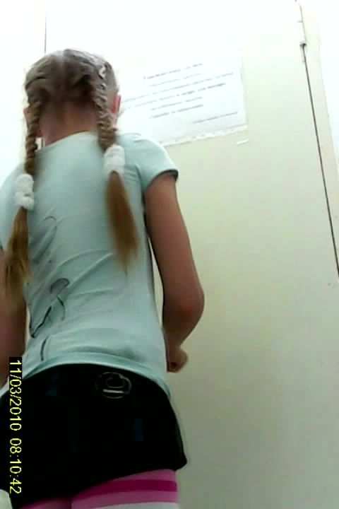         Deadpixel 若い女の子のトイレ 2
    