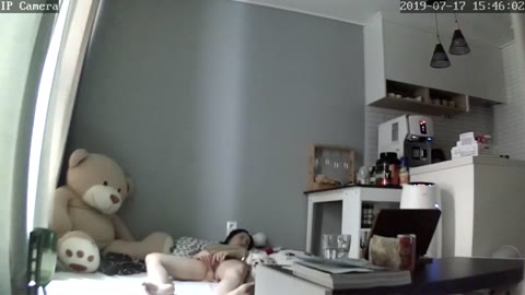         S級美女がガニ股開きでパンツの上から高速クリオナニー他全５名
    