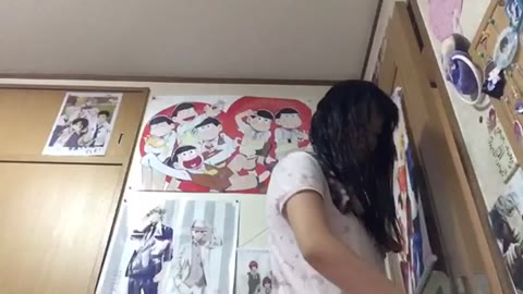         センター級のかわいさ☆布団のなかからぱっくり見せる超エース
    