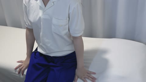         放課後に来院した恥ずかしがる小柄で可愛いティーン患者の心電図検査。むしゃぶりつきたくなるような
    