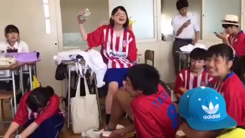         こんなコが脱いで見せてくれるの！？
    