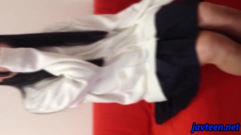         純真ぴゅあな黒髪女の子の服を剥がしＨなイタズラ
    