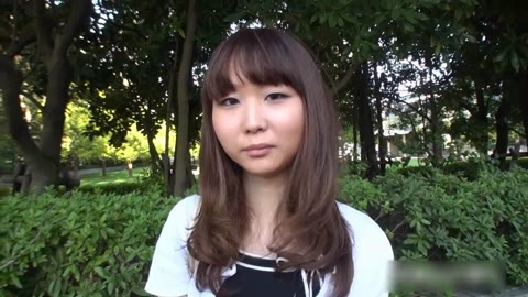         緊張。素朴な女の子YUちゃん。AV出演で処女喪失。
    