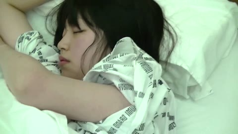         昏睡。大学生2人組. オレンジジュースに睡眠薬を忍ばせ・・・
    