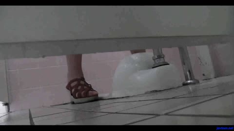         潜入!!女子トイレ。美人さんのおま●こ接写盗み撮り
    