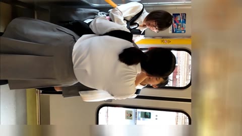         神可愛いJK娘！！美味しそうなおぱんちゅに感謝！！
    