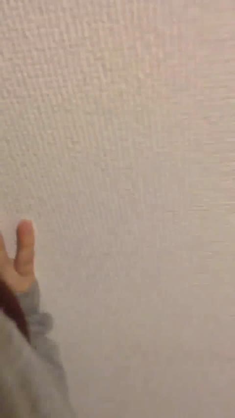         茶髪で綺麗な瞳のＳちゃん。Ｍ字開脚で制服を脱がすとビックリ美巨乳
    