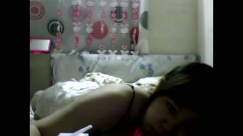         AVを見ながらお尻を小刻みに揺らし擦り付けオナニー他全４名
    