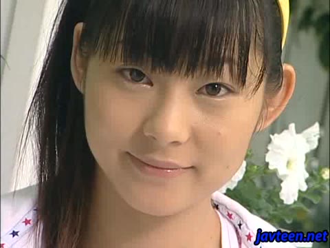         幼い顔してHなことが大好き。パイパン美少女Anriちゃんの過激イメージ
    