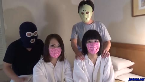         某アプリで仲良くなった童顔な女の子２人と４Ｐハメ撮りＳＥＸ
    