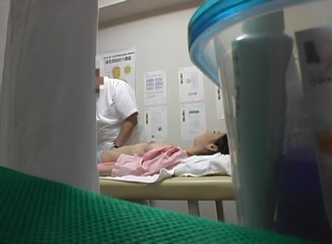         歌○伎町。欲求不満なホステスに卑猥マッサージ
    