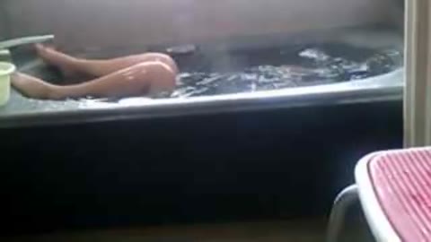         ofu152 お風呂から☆全裸でくぱぁ配信しちゃう今時ｃｋがすごい
    