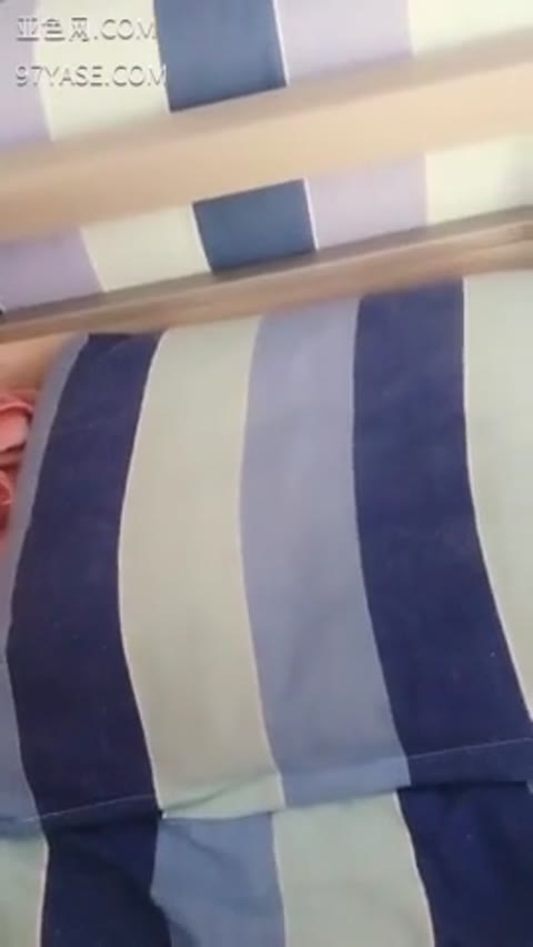         巨乳症の女の子がシェアハウスで
    