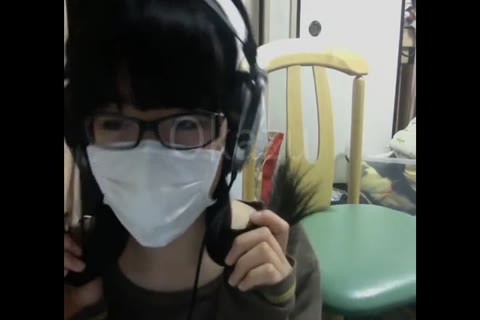         高○生に見える幼い女の子のライブチャット
    