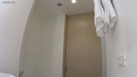         脱衣所を隠し撮り！実家にお泊まりに来た妹の友達女子大生激カワ美乳
    