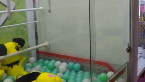         【無】ゲームセンターで遊んでいたJKをナンパして
    