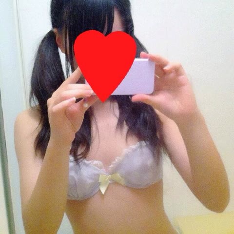         ツインテJKのエロすぎる自撮り
    