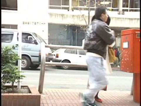         寒空の中、凍えていた家出少女を裸で温めてあげるエロ紳士♪etc2本
    