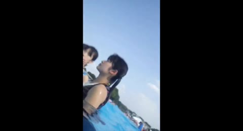         市民プールで発見☆カワユいｃぐらいなビキニ女子と記念日
    