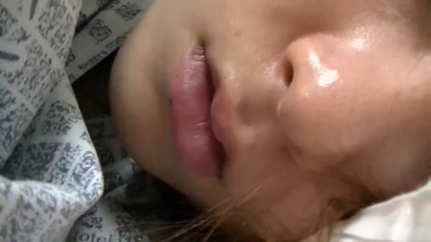         エロい！寝てる間にフェラ　影対マーと友達カホ
    