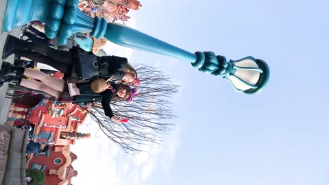         夢の世界の制服美女！！無防備な姿にビンビンぱんちら！！
    