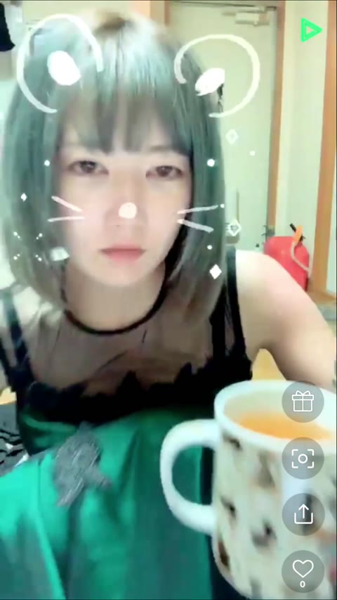         ★色々見せてくれる女の子★, ギャル系配信者 生放送でハメ撮り放送, ショートの可愛いお姉さんがおっぱいポロリしちゃうエロ配信！
    