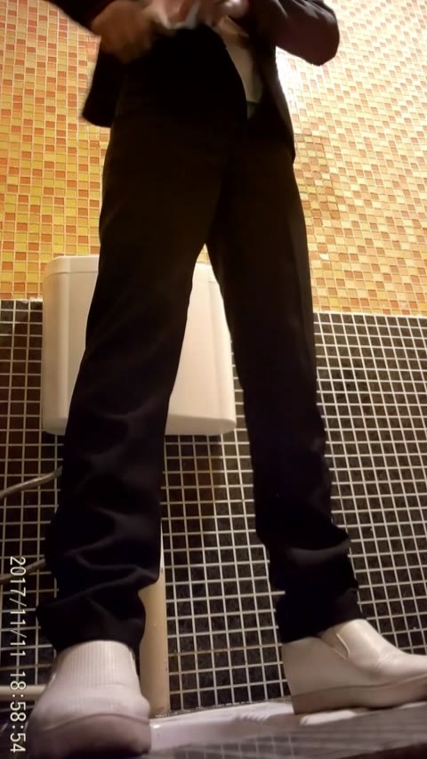         【総勢20名!!】中国の可愛い子が多いバーのトイレ 第4段
    