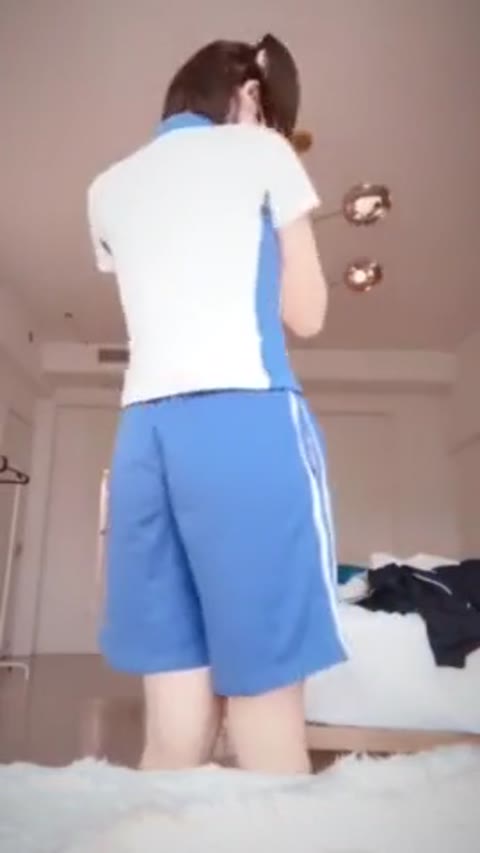         体操服でストリップ配信
    