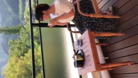         若い子と温泉へ
    