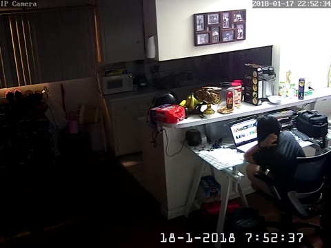         パソコンみながらガチオナニー
    